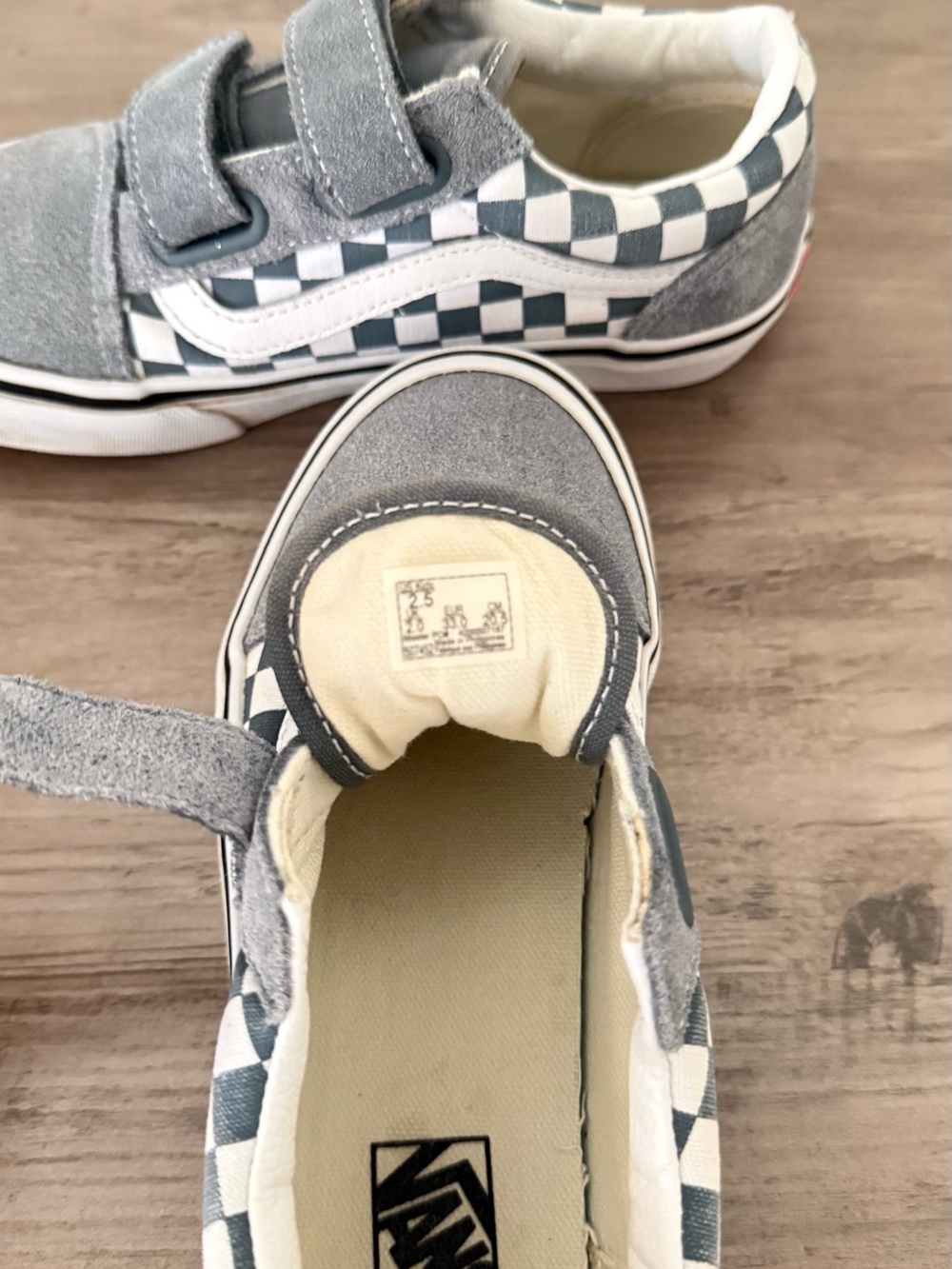 Vans Kids Old Skool Checkerboard Velcro Sneakers Size 2.5 worn only 2 times - Picture 6 of 7